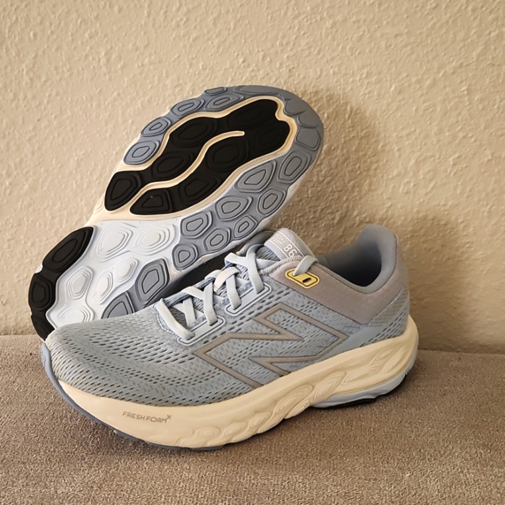 New Balance Fresh Foam X 860v14 Women's size 6 Light Chrome Blue